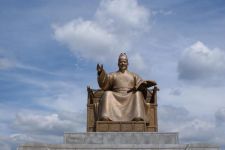 朝鲜王族仁宗李峼和文定王后是什么关系