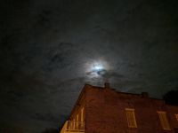 假如浓密的乌云消散，月亮重新放射出清光