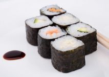 人生就好似一盘杂锦寿司，里面总有好吃和不好吃的
