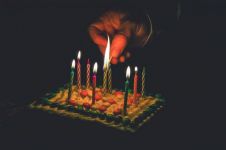 生日蛋糕上插蜡烛为什么不好