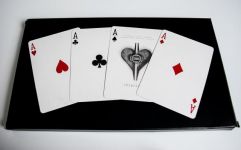 人生就跟打扑克牌一样，拿到一手好牌的人