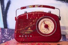 校园故事：卢俊卿的收音机惹争议