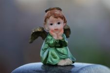天使——致在战火中离落的孩童