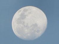 天文台浮起的月亮