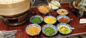 黄花菜又被称为金针菜，是人们喜爱的菜肴之一