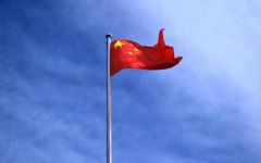 红旗飘飘，让红色摇篮转出我们的中国梦
