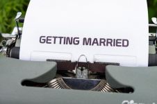 “我要结婚了，来参加我的婚礼吧。”用手机打开邮箱