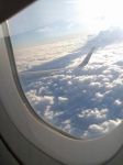 坐在飞机上看云