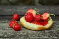 草莓酱制作方法-草莓酱的营养价值-演示做法视频